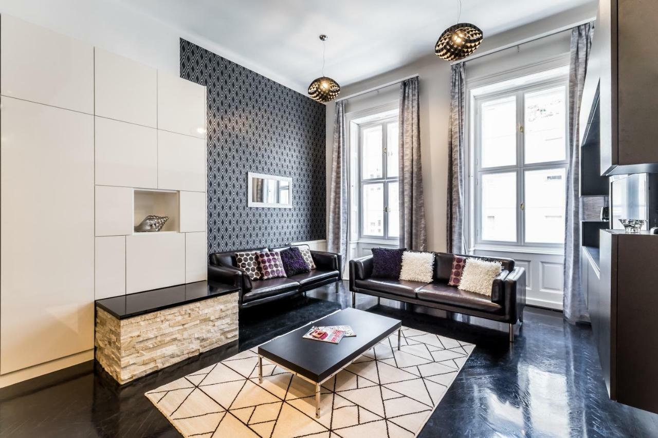 Bpr B&W Elegant Home Budapest Exterior photo